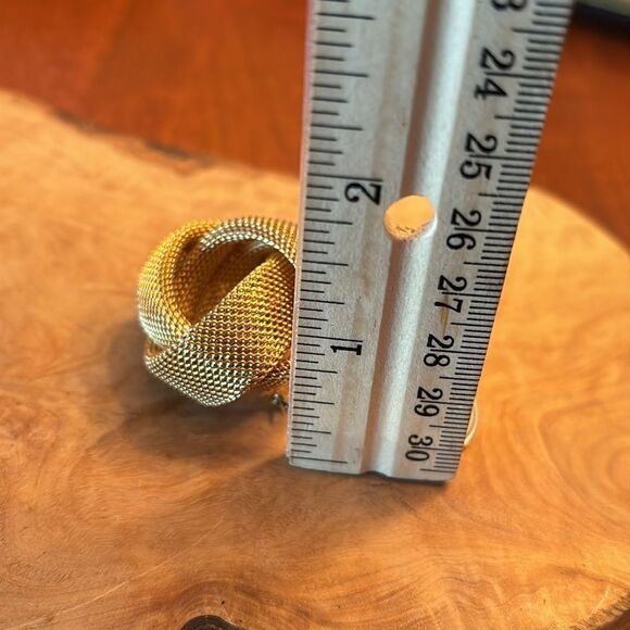 Vintage Mesh Knot Brooch - Picture 6 of 6